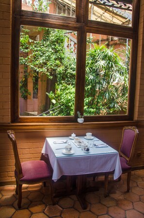 Lunch and dinner served