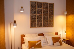 Comfort Suite | Living area | Flat-screen TV