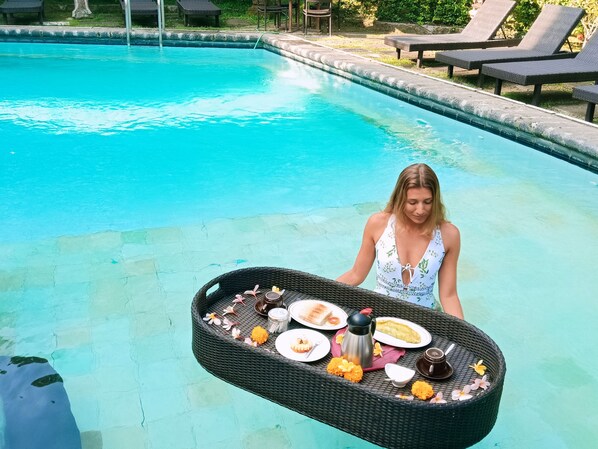 2 outdoor pools - Okawati Hotel (Ubud)