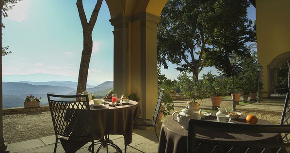 Petit déjeuner compris
