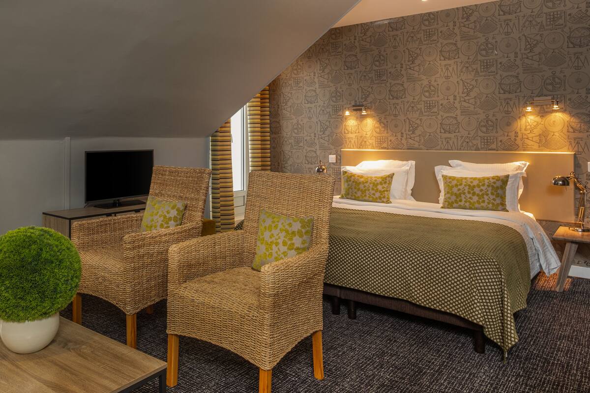 executive room, 1 queen bed | premium bedding, pillow-top beds, individually decorated