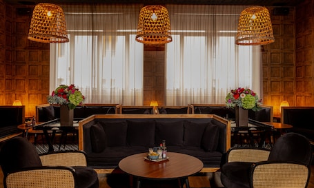 Bar (on property). Nouvel Hôtel & Appartements