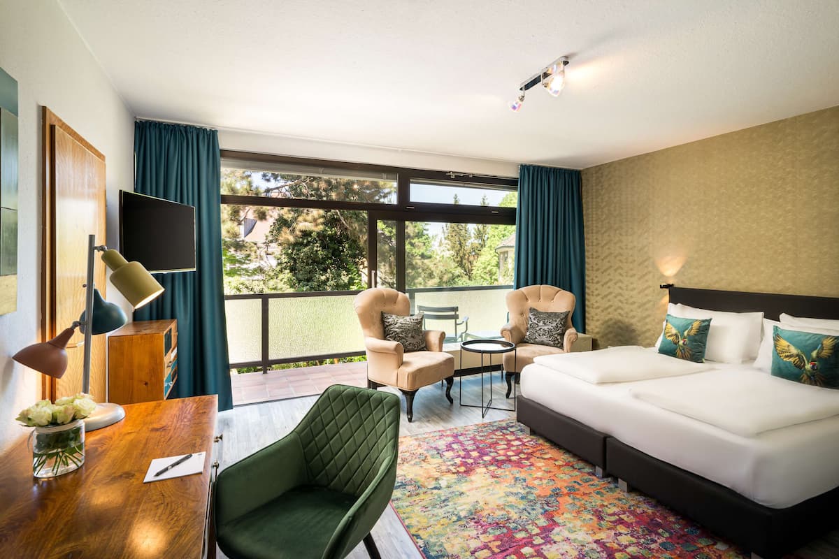 Standard Quadruple Room | In-room safe, desk, iron/ironing board, free cribs/infant beds