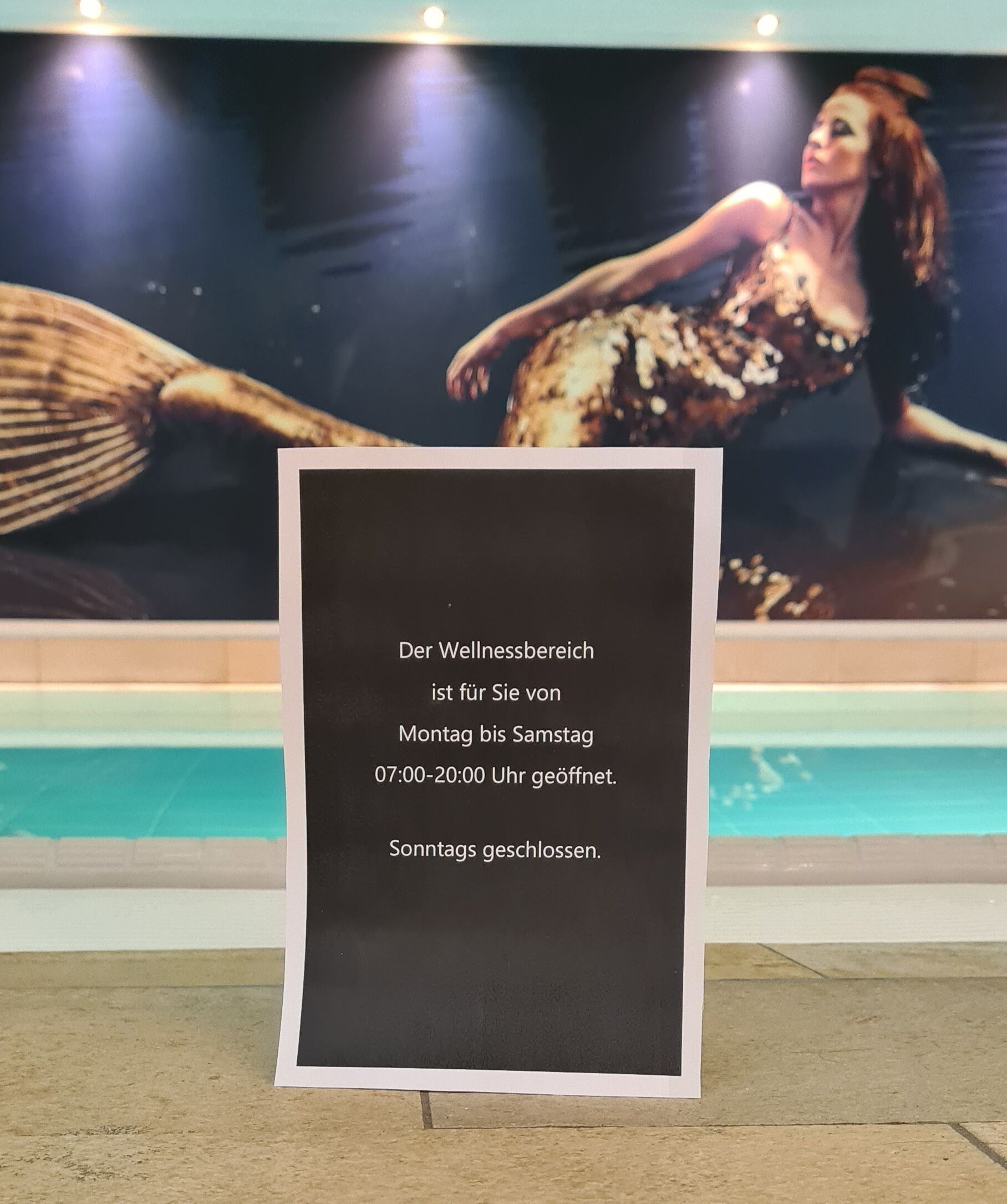 indoor pool, open 7:00 am to 8:00 pm, pool loungers