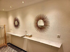 Körperbehandlungen, Ganzkörperwickelbehandlung, Gesichtsbehandlungen