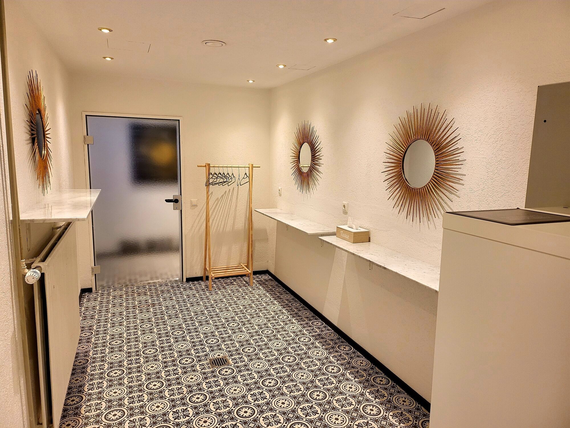 Soins corporels, enveloppements corporels, soins du visage