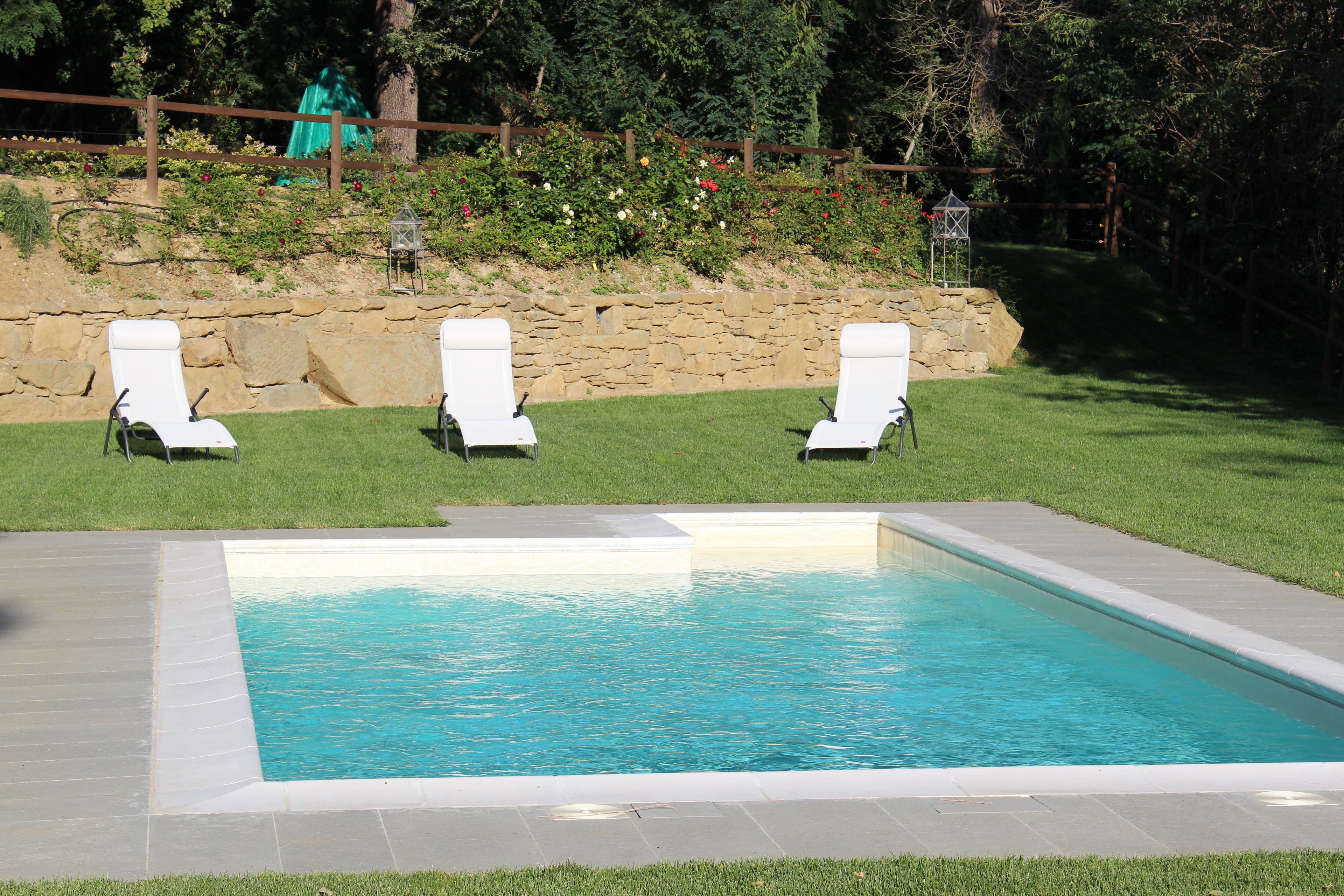Außenpool, Liegestühle