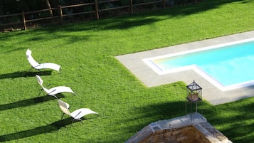 Außenpool, Liegestühle