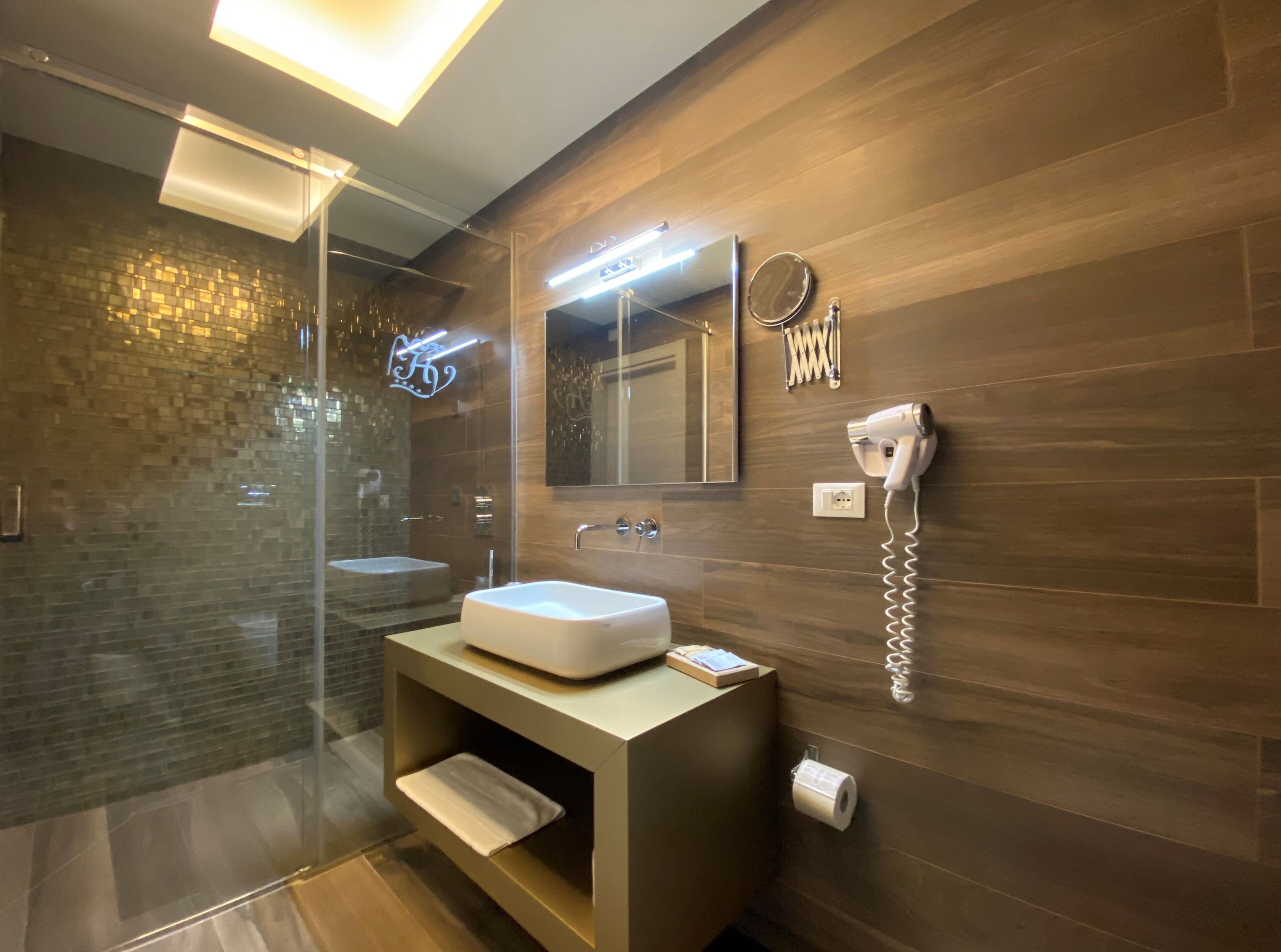 deluxe room (king) | bathroom | shower, designer toiletries, hair dryer, bathrobes