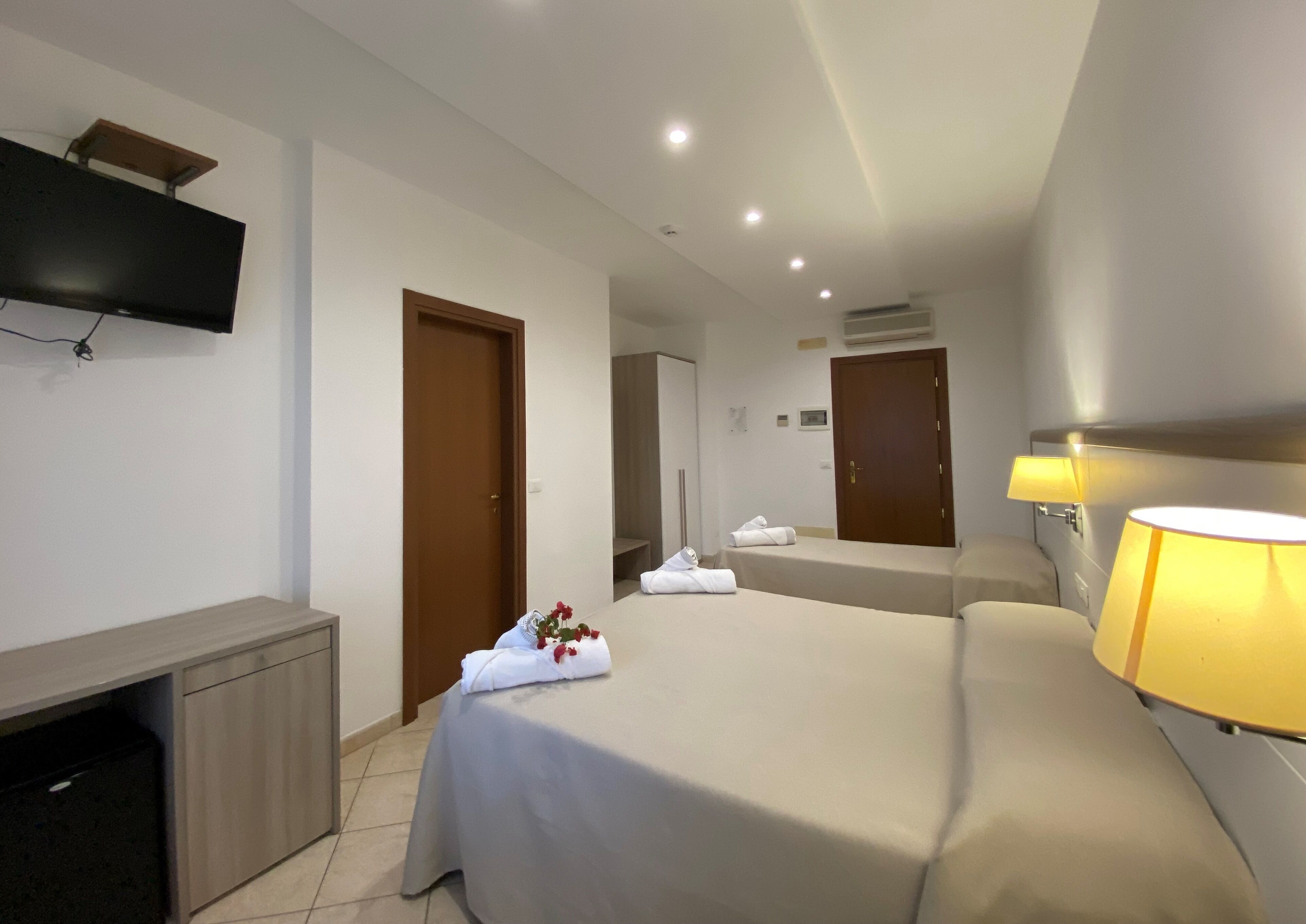 comfort double room, balcony | 1 bedroom, premium bedding, down duvets, minibar