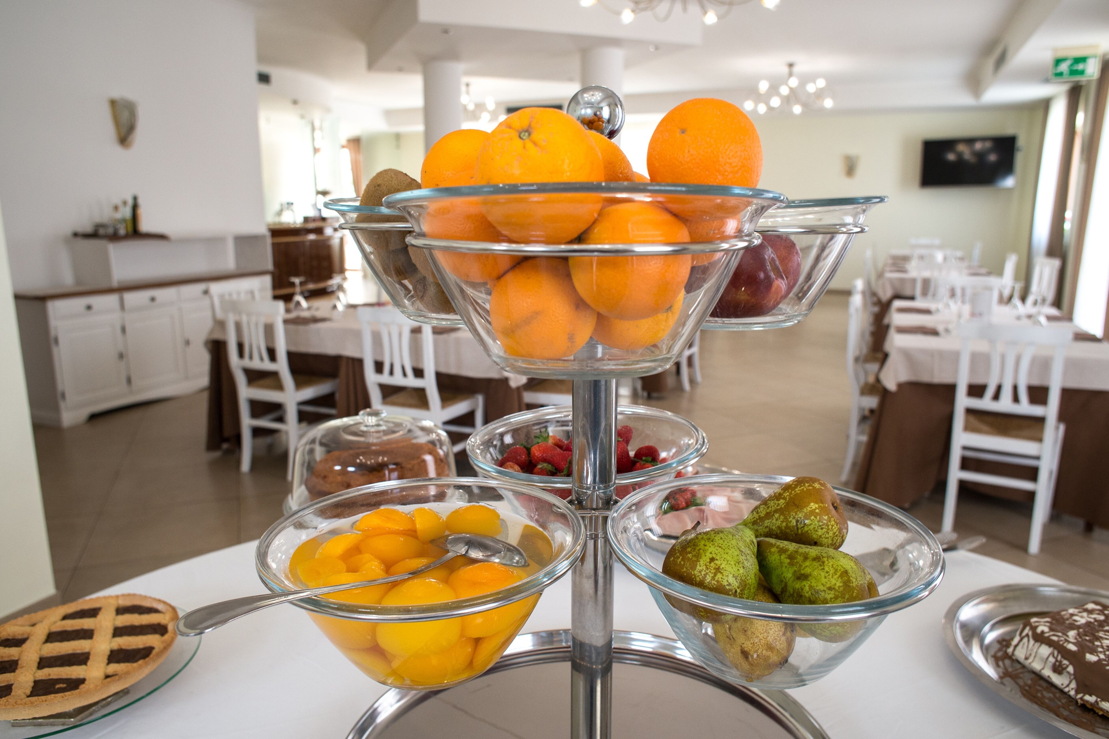 Déjeuner et dîner servis sur place, spécialités Cuisine locale