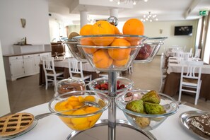 Lunch and dinner served, local cuisine - Hotel Victoria (Carovigno)