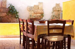 Outdoor dining