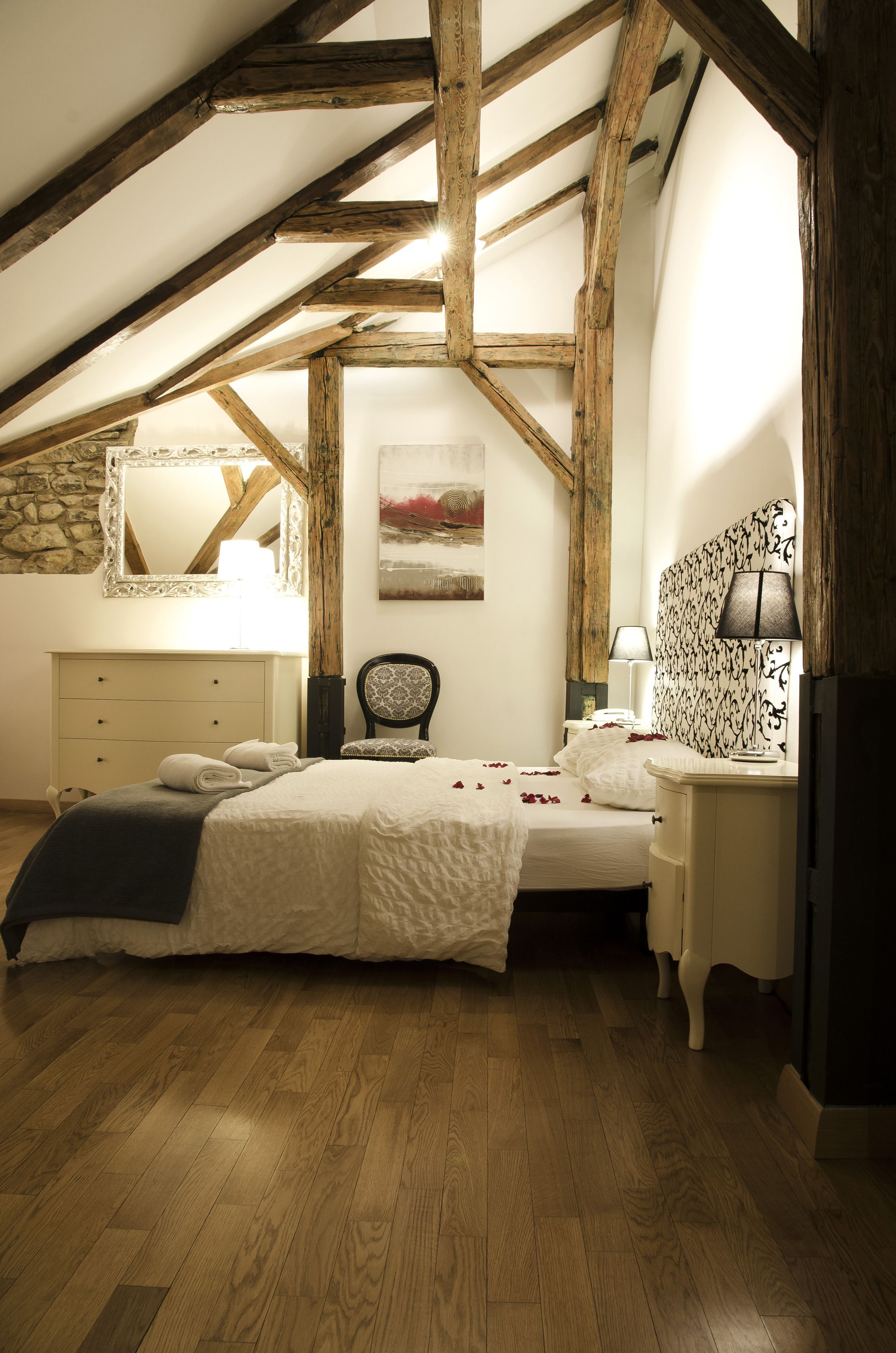 Quarto casal luxo | 1 quarto, roupas de cama premium, frigobar, cofres nos quartos