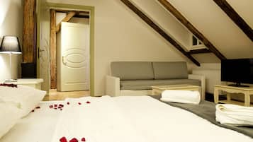 Deluxe Double Room | 1 bedroom, premium bedding, minibar, in-room safe