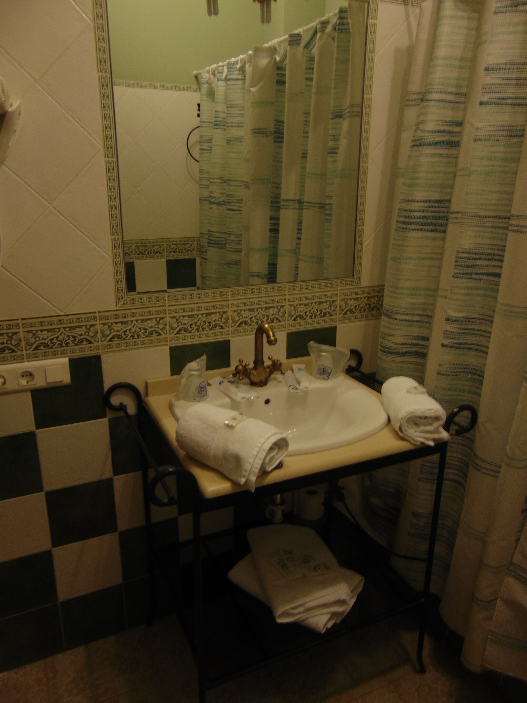 double or twin room, private bathroom, mountain view | bathroom