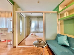 37-inch flat-screen TV with cable channels, LED TV, DVD player - The Trust Huahin Condo Garden View by Dome (Hua Hin)