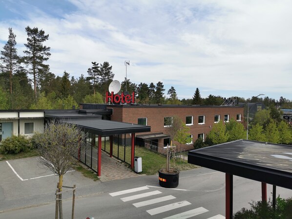 المنطقة المحيطة بالمنشأة