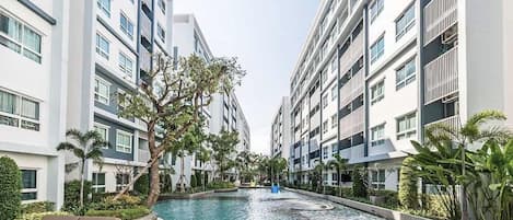 Außenpool, Liegestühle