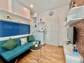 Deluxe Apartment | Living area