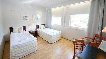 Twin Room | Desk, blackout drapes, rollaway beds, free WiFi
