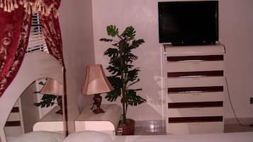 Quarto luxo, 1 cama Queen, vista para o jardim, no jardim | Roupas de cama premium, edredons de pluma, ferros/tábuas de passar roupa