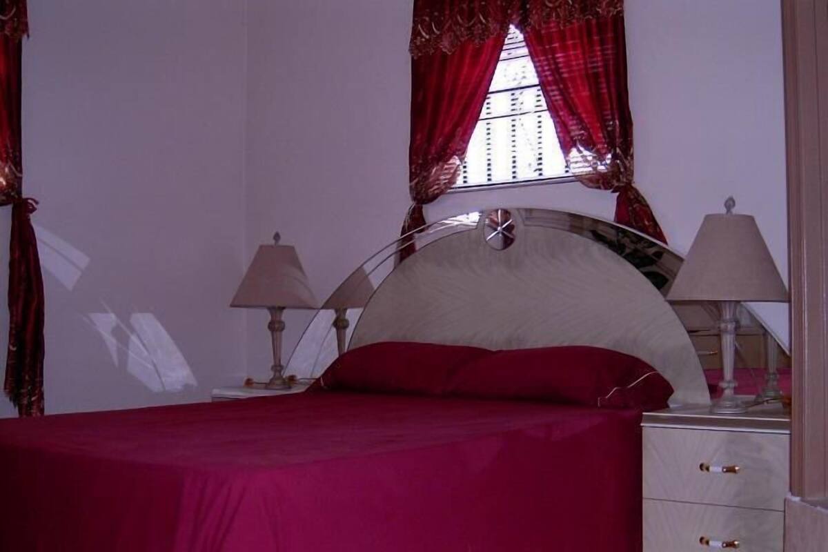 Executive Studio, 1 Queen Bed, Refrigerator, Pool View | Premium bedding, down comforters, iron/ironing board (on request)