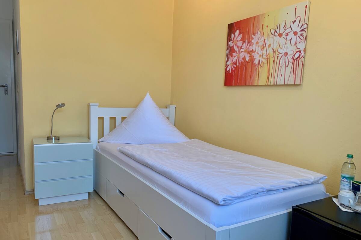 Single Room | Premium bedding, desk, iron/ironing board, free WiFi