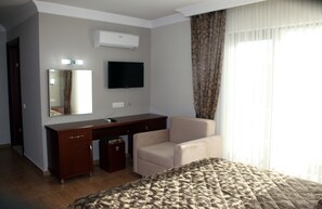 Lakens van Egyptisch katoen, luxe beddengoed, een minibar, een bureau