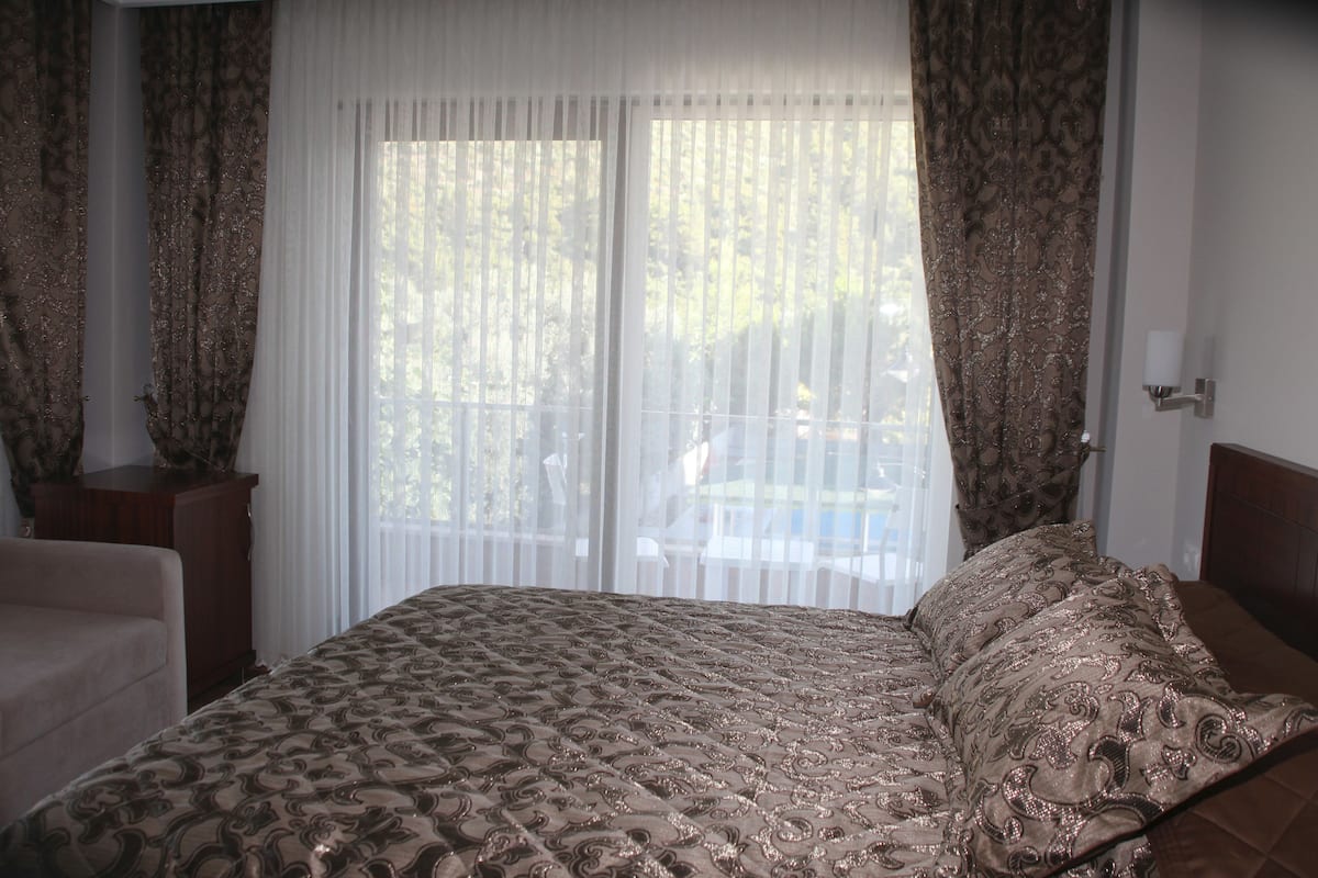 Standard Double Room | Egyptian cotton sheets, premium bedding, minibar, desk