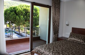 埃及棉床单、高档床上用品、迷你吧、办公桌