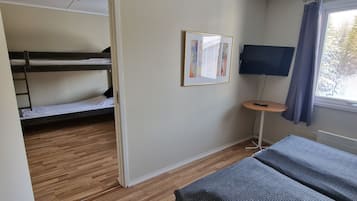 Desk, iron/ironing board, rollaway beds, free WiFi