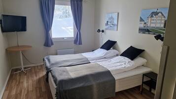 Twin Room, 1 Bedroom | Desk, iron/ironing board, rollaway beds, free WiFi