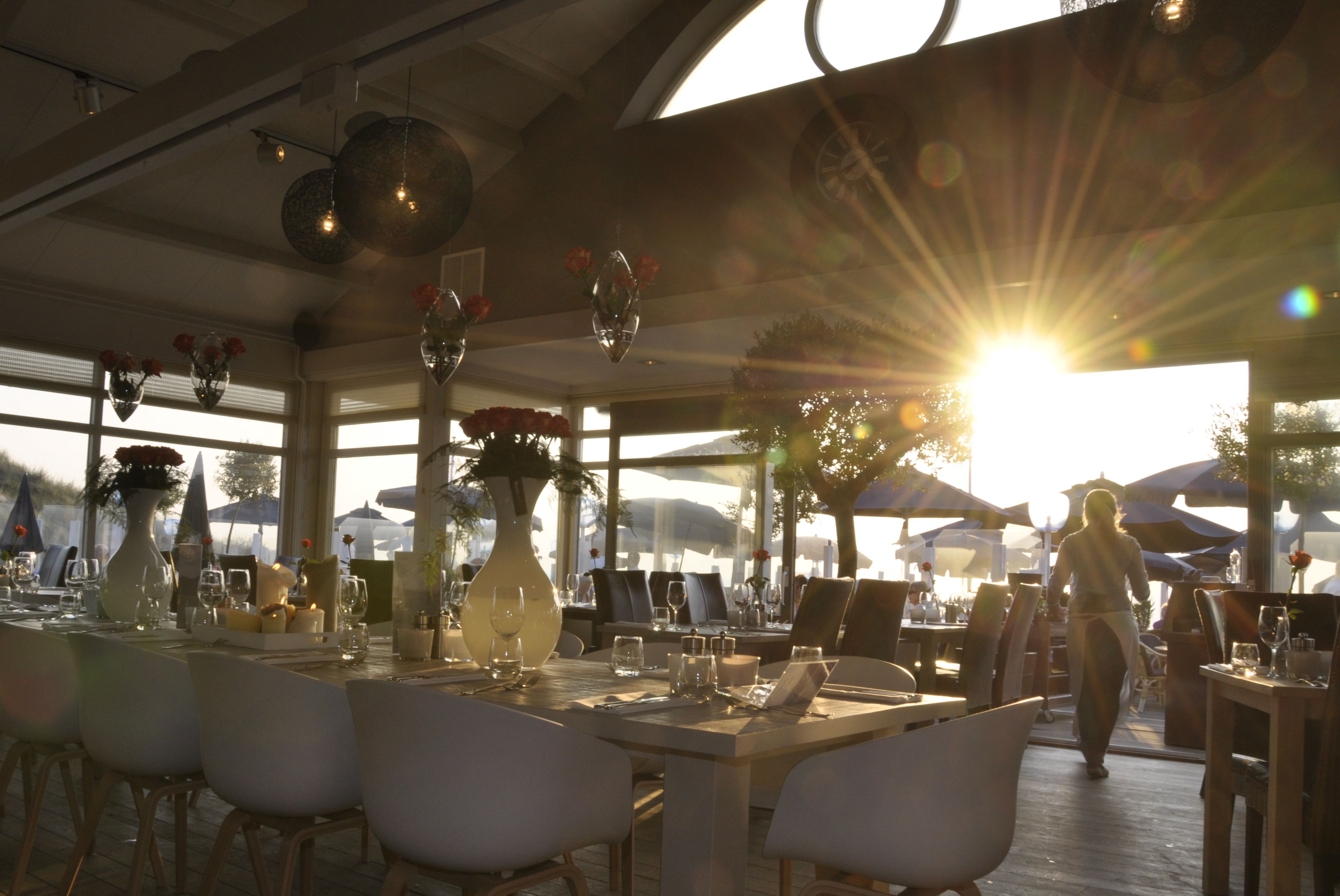 3 restaurants, breakfast served