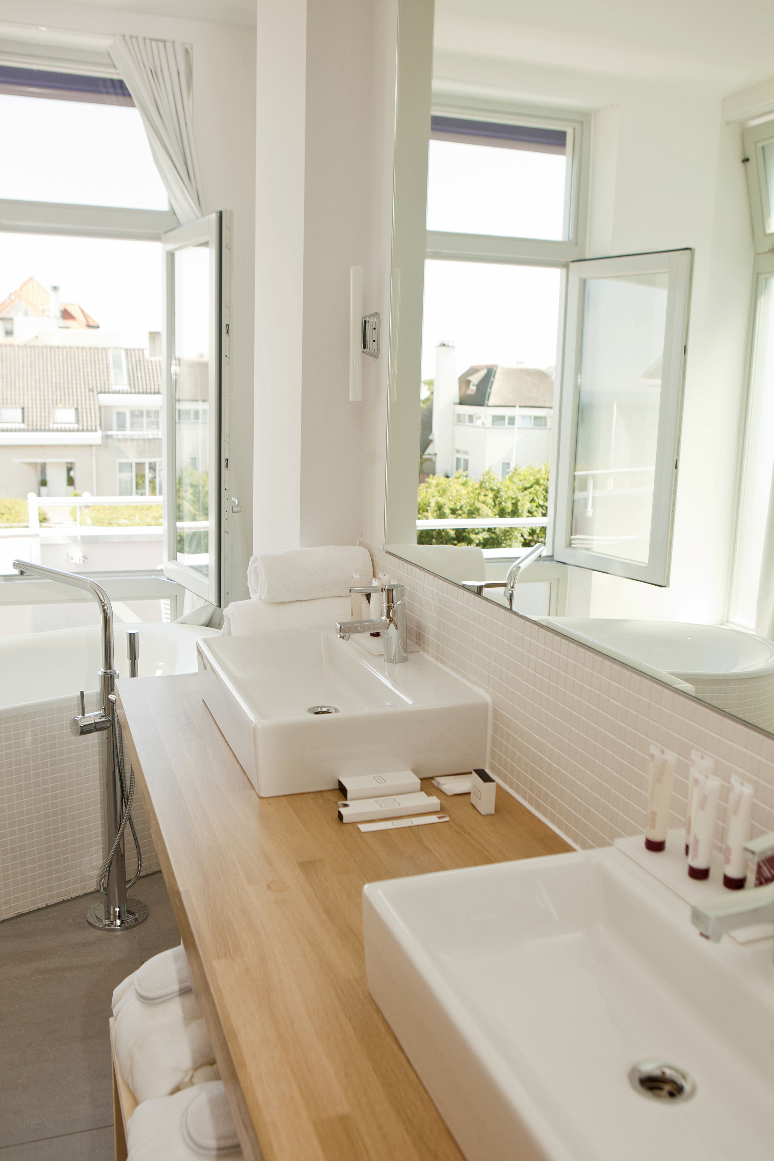 suite, sauna, sea view (terrace) | bathroom | shower, rainfall showerhead, free toiletries, hair dryer