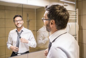 Een douche, gratis toiletartikelen, een haardroger, handdoeken