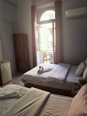 Soundproofing, free WiFi, bed sheets - The Australian Hostel (Cairo)