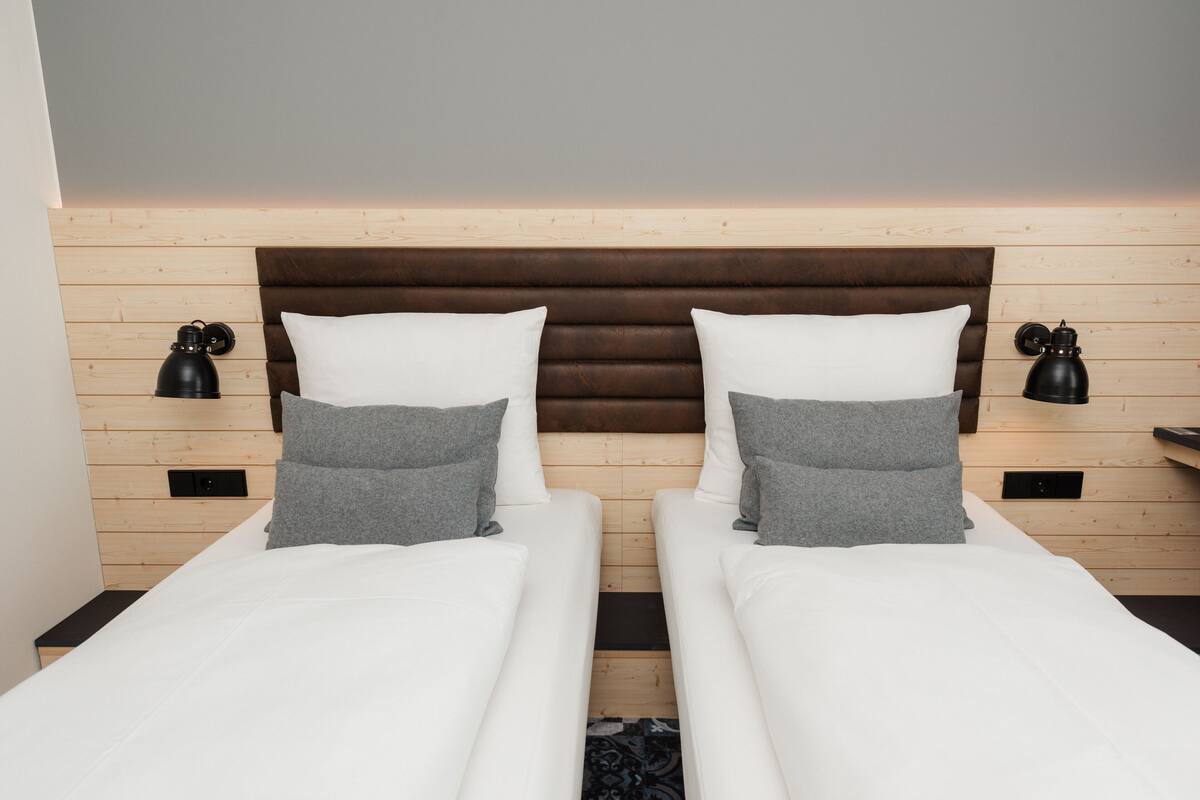 Premium bedding, in-room safe, desk, blackout drapes