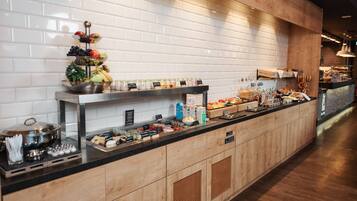 Café da manhã com buffet todos os dias mediante uma taxa
