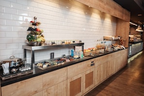 Daily buffet breakfast (EUR 16.9 per person)