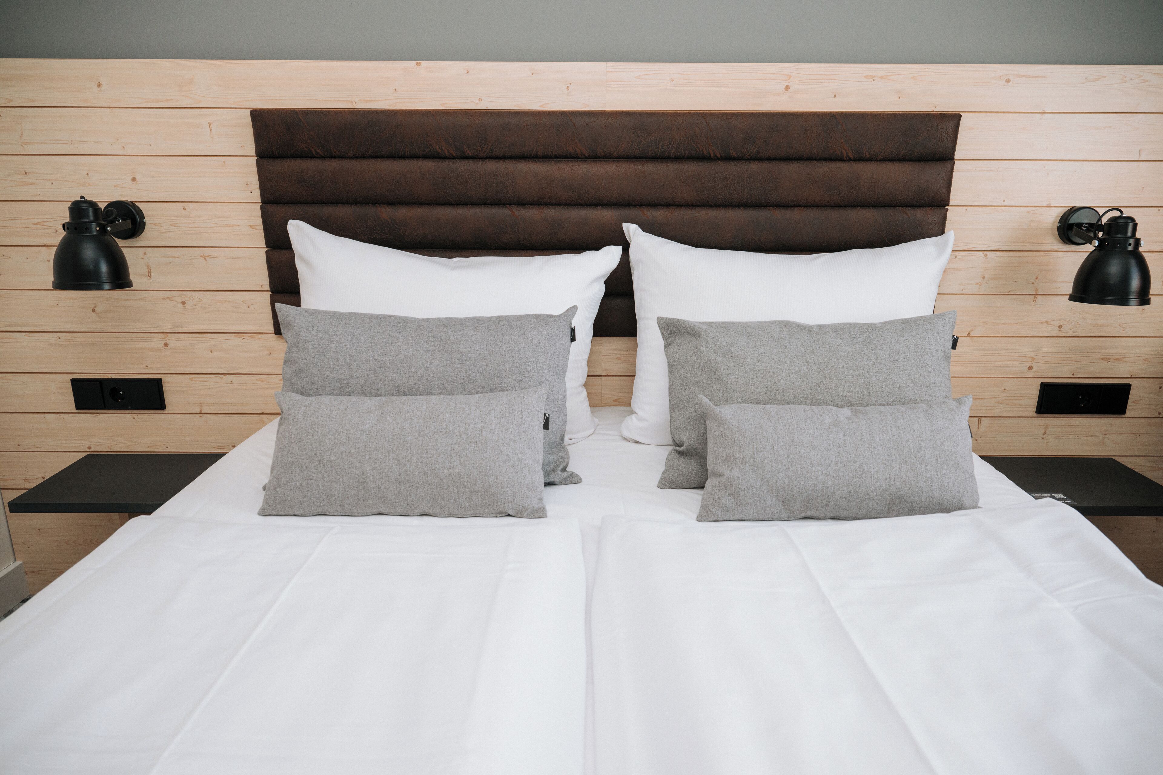 Quarto casal, 1 cama de casal | Roupas de cama premium, cofres nos quartos, escrivaninha