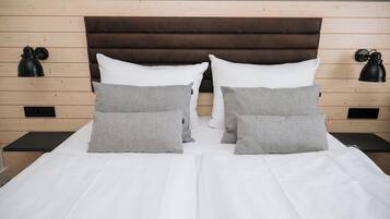 Quarto casal, 1 cama de casal | Roupas de cama premium, cofres nos quartos, escrivaninha