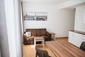 Premium bedding, in-room safe, desk, blackout drapes - Coffee Fellows Hotel München-Freiham (Munich)