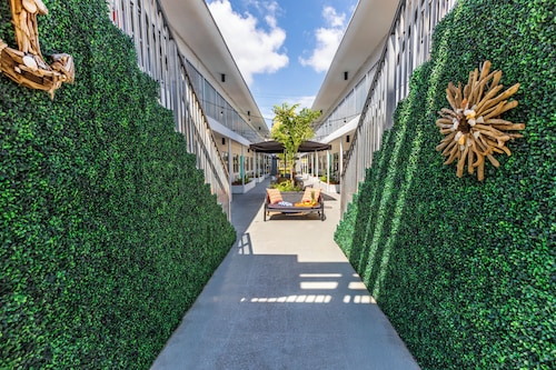 Seaside All Suites Hotel