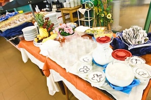 Mittagessen und Abendessen, lokale Küche