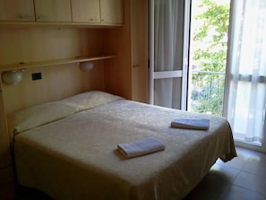 Standard-Doppelzimmer | Zimmersafe, Schreibtisch, Zustellbetten