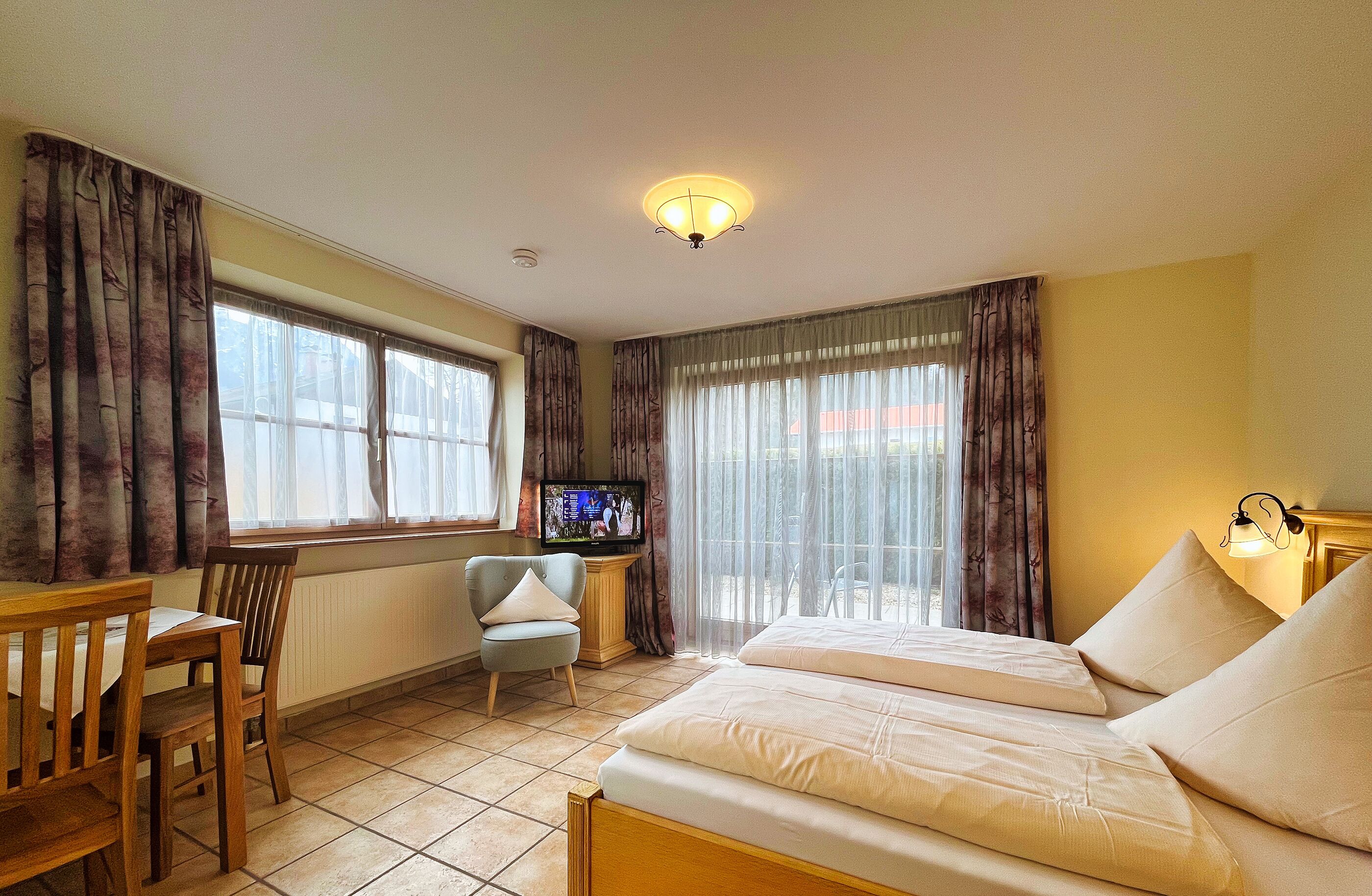 classic double room, 1 king bed, non smoking, terrace | hypo-allergenic bedding, desk, blackout curtains, soundproofing