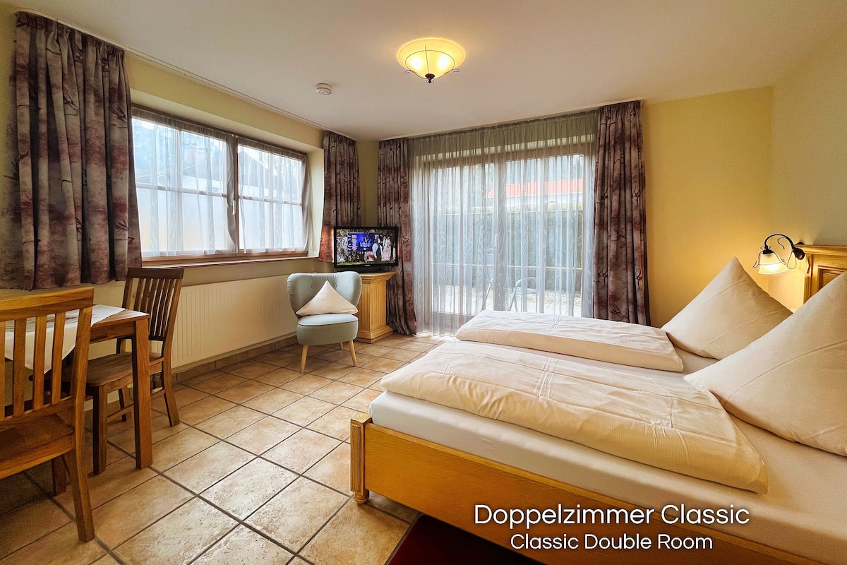 Classic Double Room, 1 King Bed, Non Smoking, Terrace