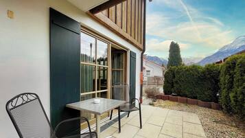 Classic-Doppelzimmer, 1 King-Bett, Nichtraucher, Terrasse | Allergikerbettwaren, Schreibtisch, Verdunkelungsvorhänge
