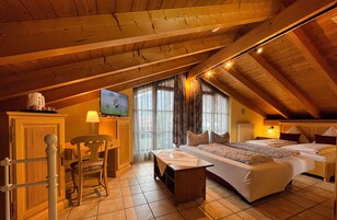 Ropa de cama hipoalerg énica, escritorio y cortinas blackout 